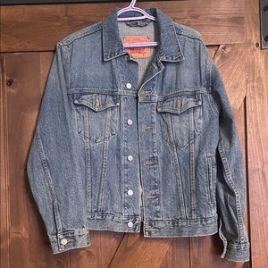 Levi's women's Classic Blue Denim Jacket
